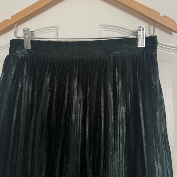 Zara pleated midi skirt in dark green velvet size M - Picture 5 of 10